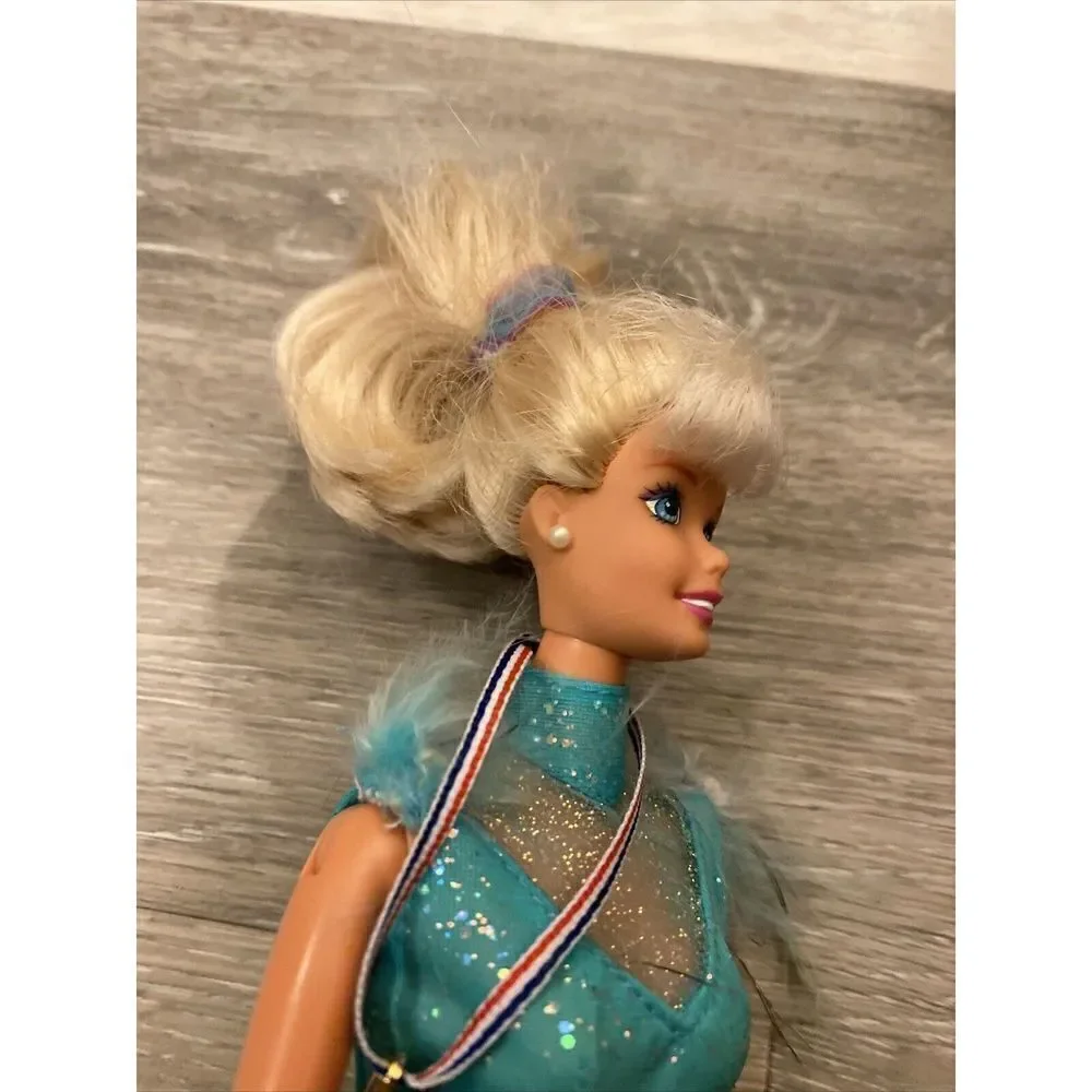 Mattel Olympic Figure Skater Barbie USA 1997 Skate and Spin 90s Doll